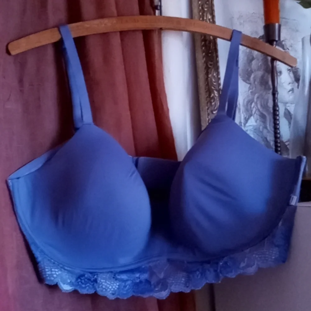 •Wirefree Two-Way Convertible Calvin Klein Bralet - Picture 1 of 13